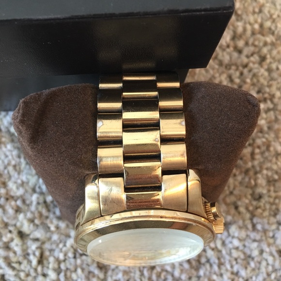 Michael Kors Gold Runway Chronograph - Picture 3 of 8